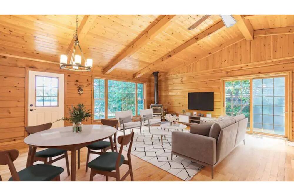 Photo of Livingroom in Gravenhurst
