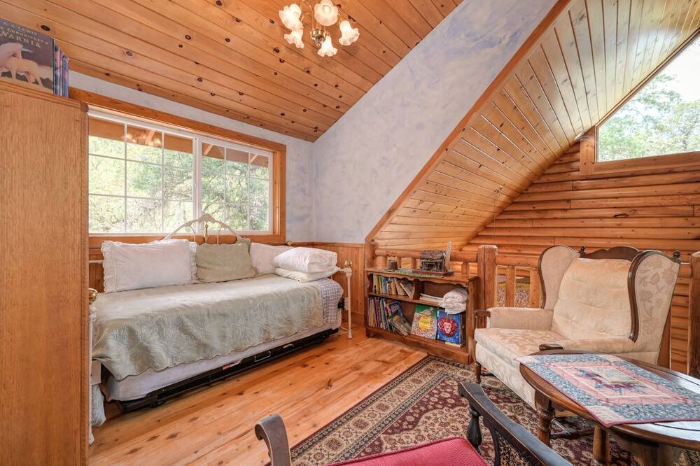 Photo of Bedroom in Alta Sierra