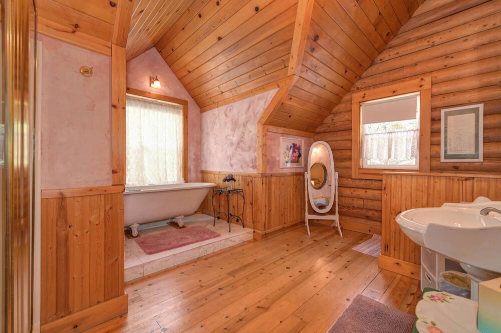 Photo of Bedroom in Alta Sierra