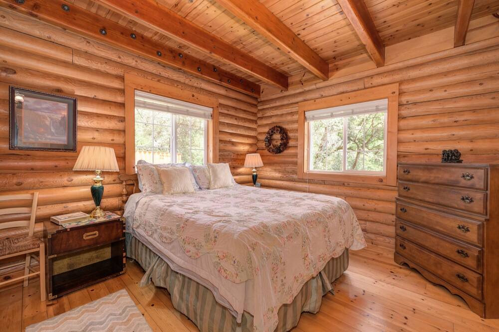 Photo of Bedroom in Alta Sierra