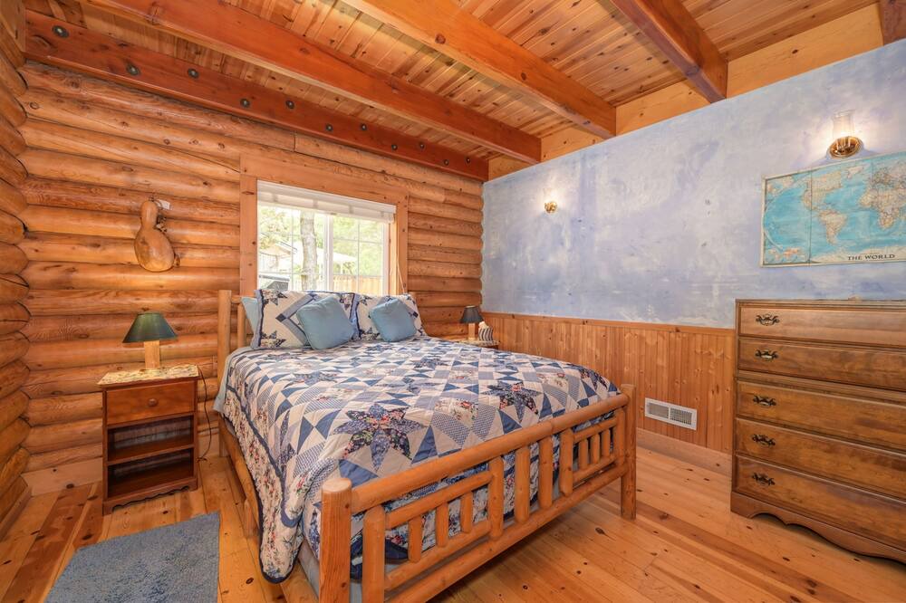 Photo of Bedroom in Alta Sierra