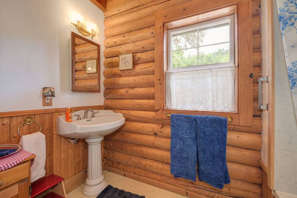 Photo of Bathroom in Alta Sierra