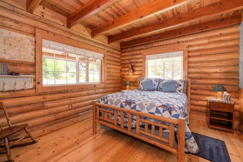 Photo of Bedroom in Alta Sierra