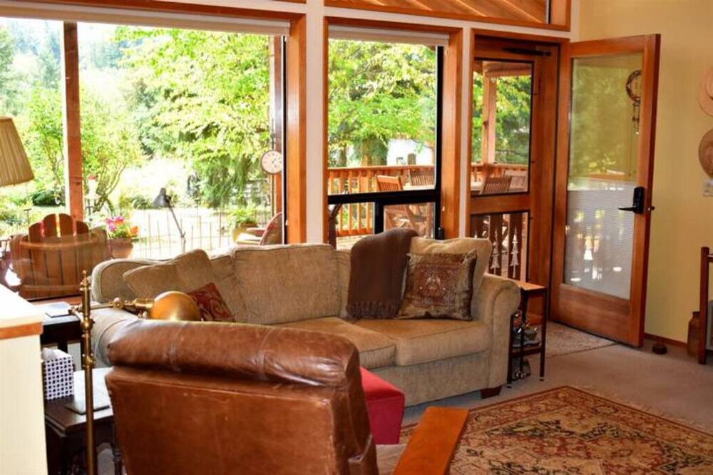 Photo of Livingroom in Port Angeles