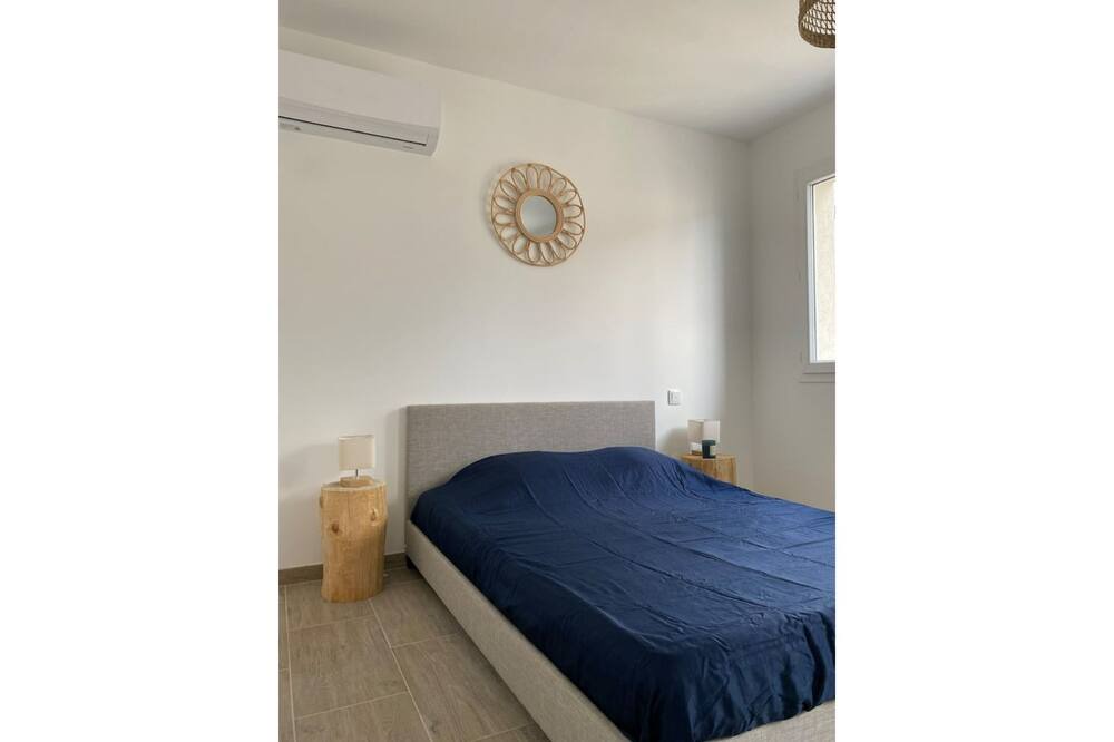 Photo of Bedroom in Saint-Laurent-d'Aigouze