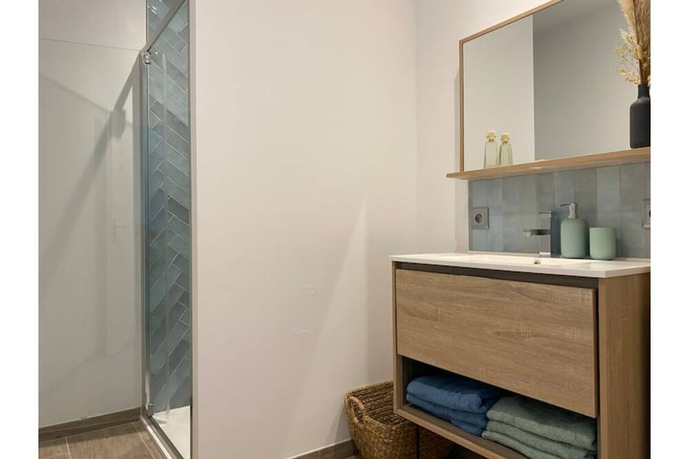 Photo of Bathroom in Saint-Laurent-d'Aigouze