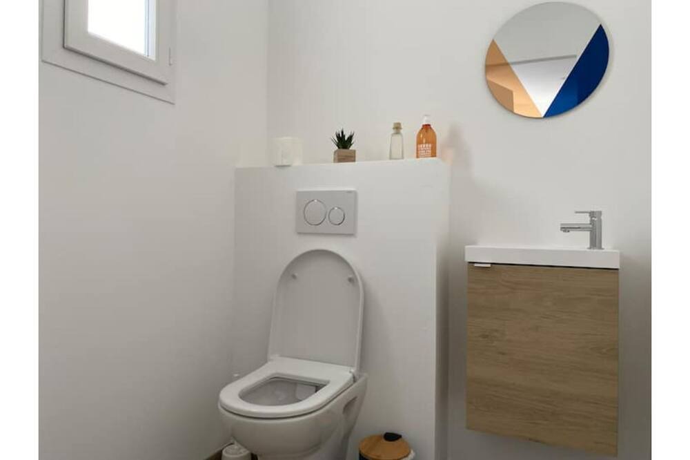 Photo of Bathroom in Saint-Laurent-d'Aigouze