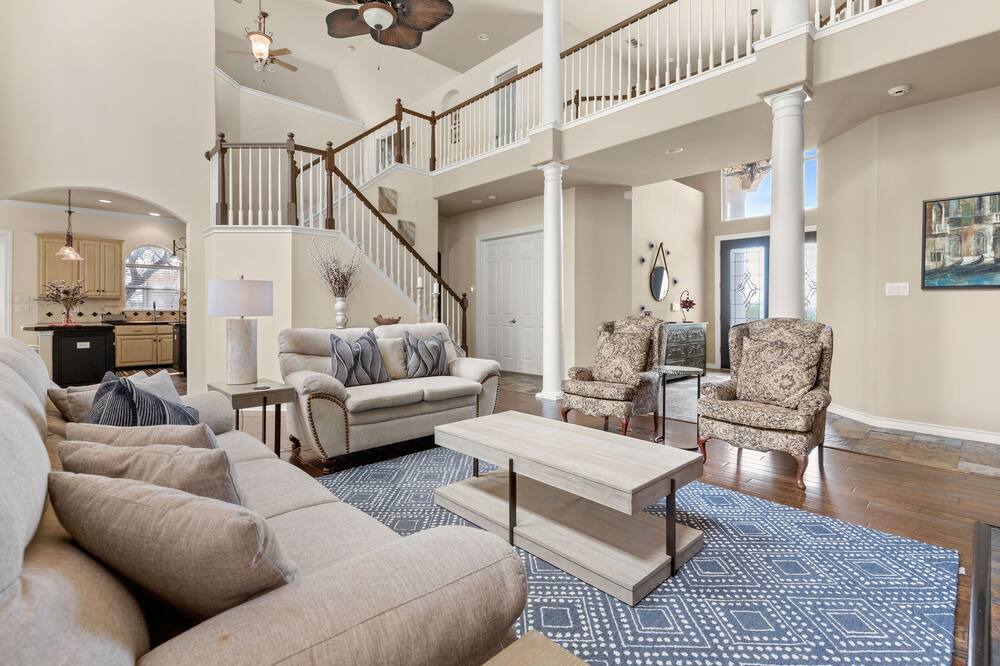 Photo of Livingroom in Far North Central