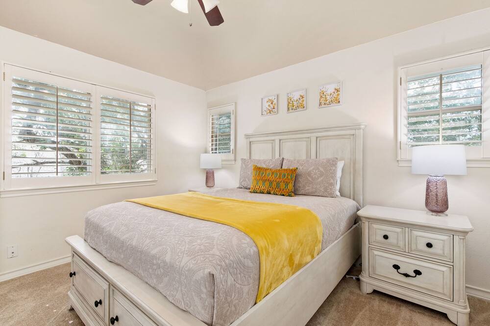 Photo of Bedroom in Far North Central