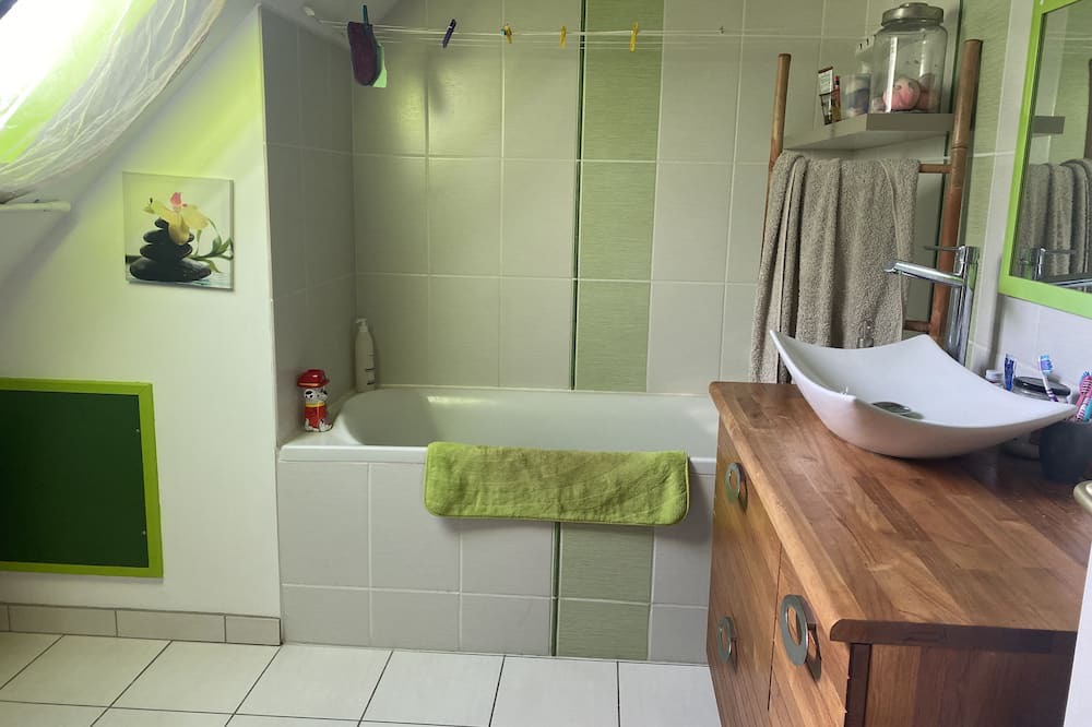 Photo of Bathroom in Unverre