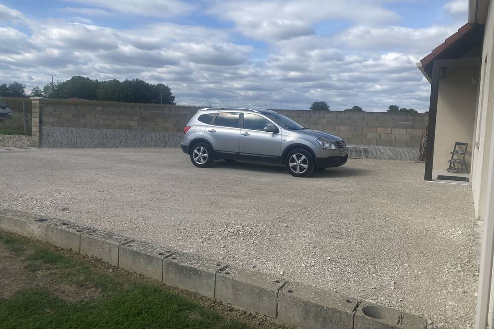 Photo of Others in Unverre