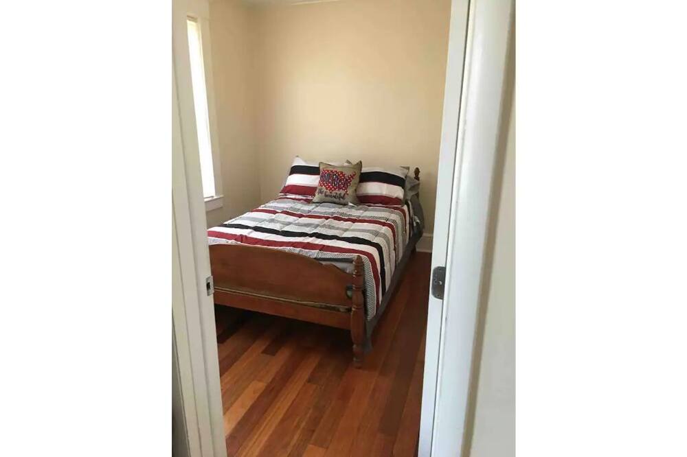 Photo of Bedroom in Niskayuna