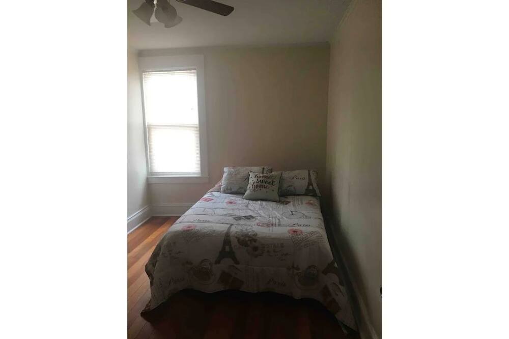Photo of Bedroom in Niskayuna