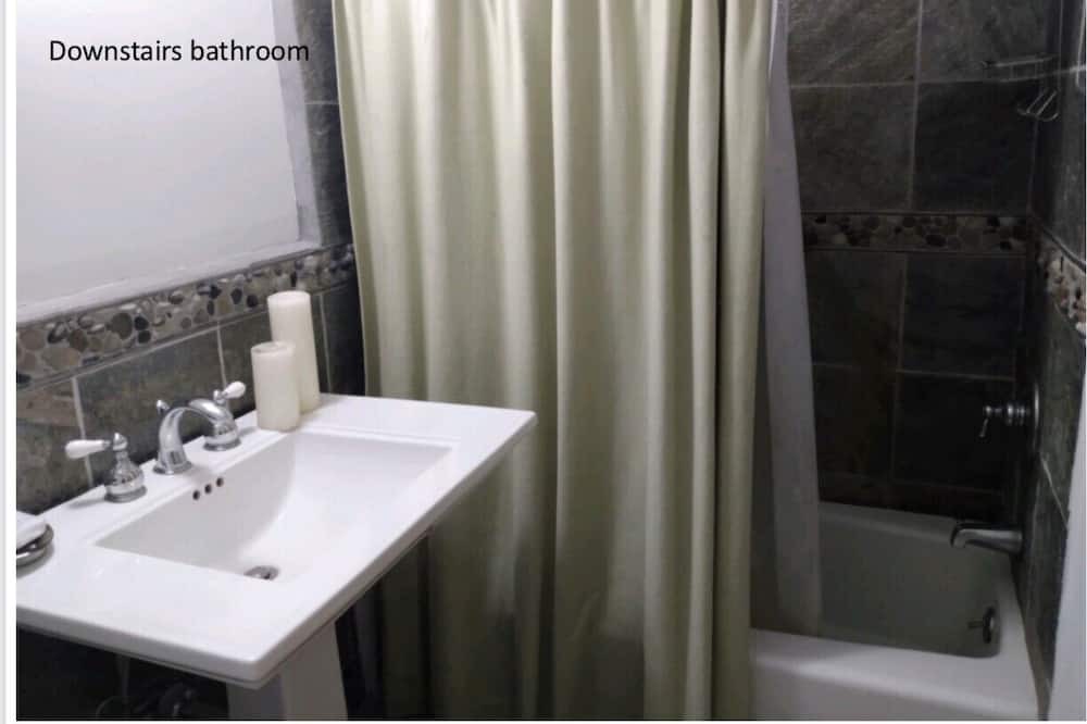 Photo of Bathroom in Red Hook