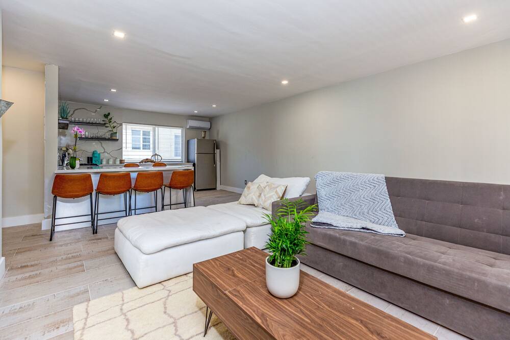 Photo of Livingroom in Surfside