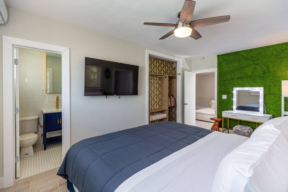 Photo of Bedroom in Surfside