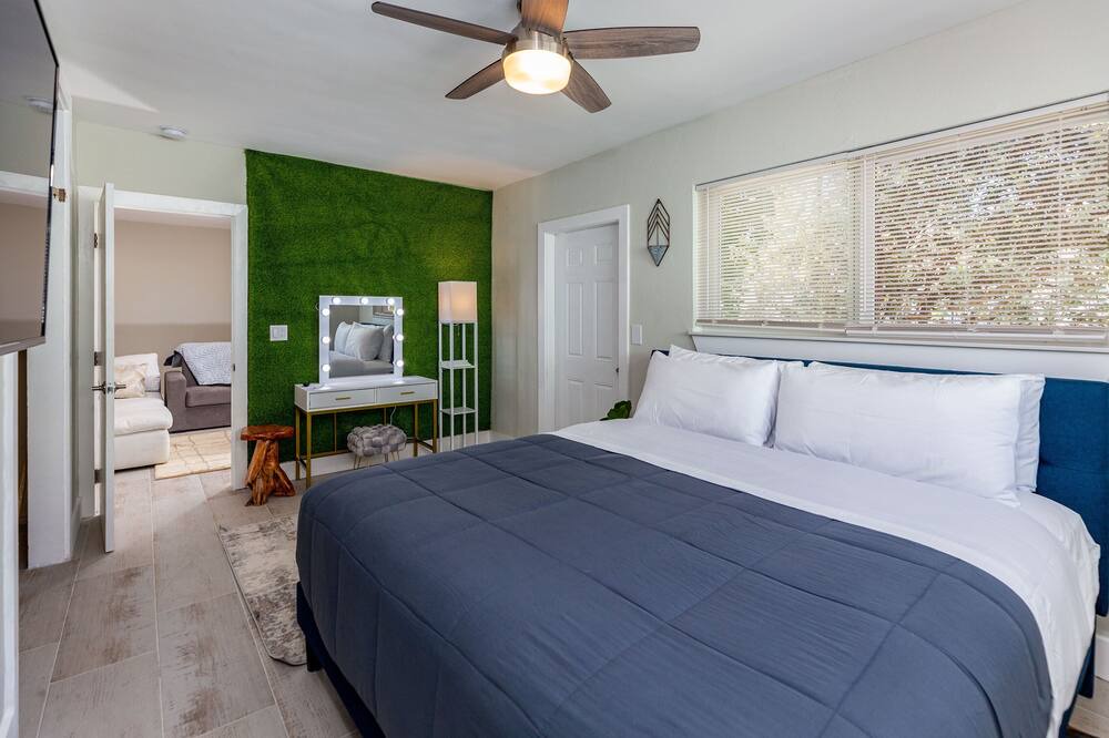 Photo of Bedroom in Surfside