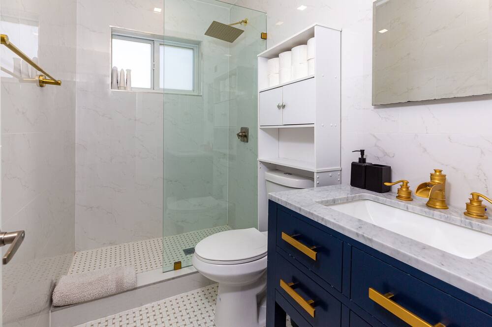 Photo of Bathroom in Surfside