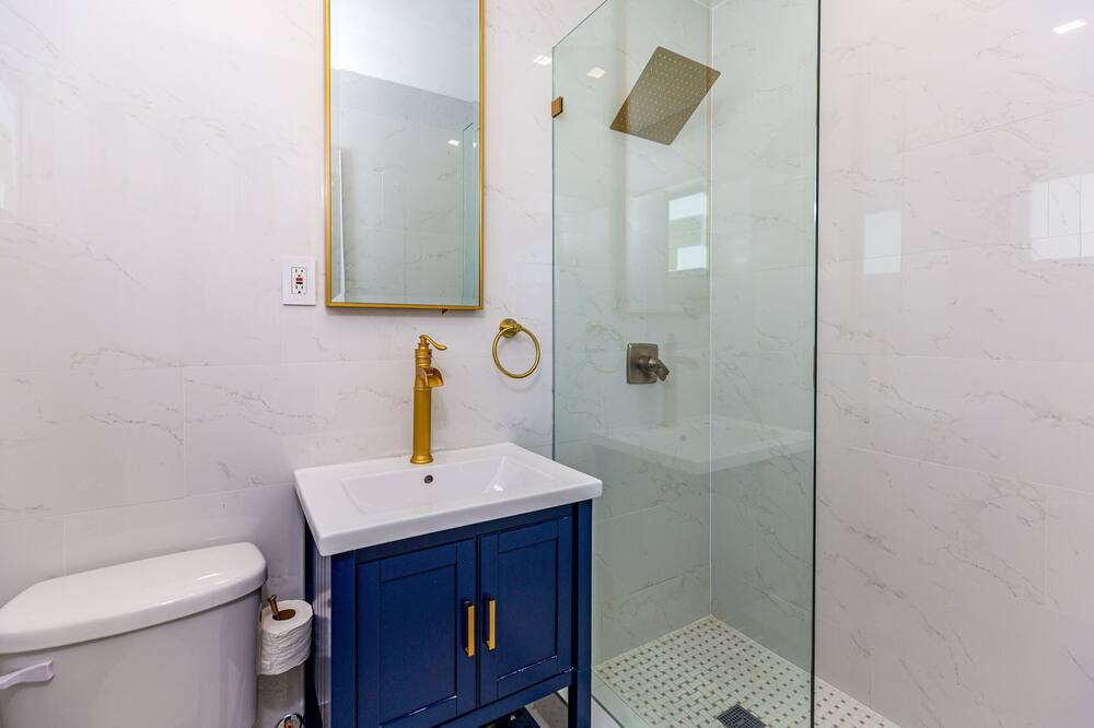 Photo of Bathroom in Surfside