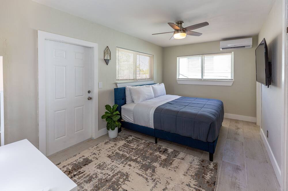 Photo of Bedroom in Surfside