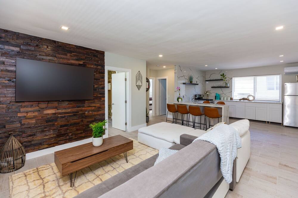 Photo of Livingroom in Surfside