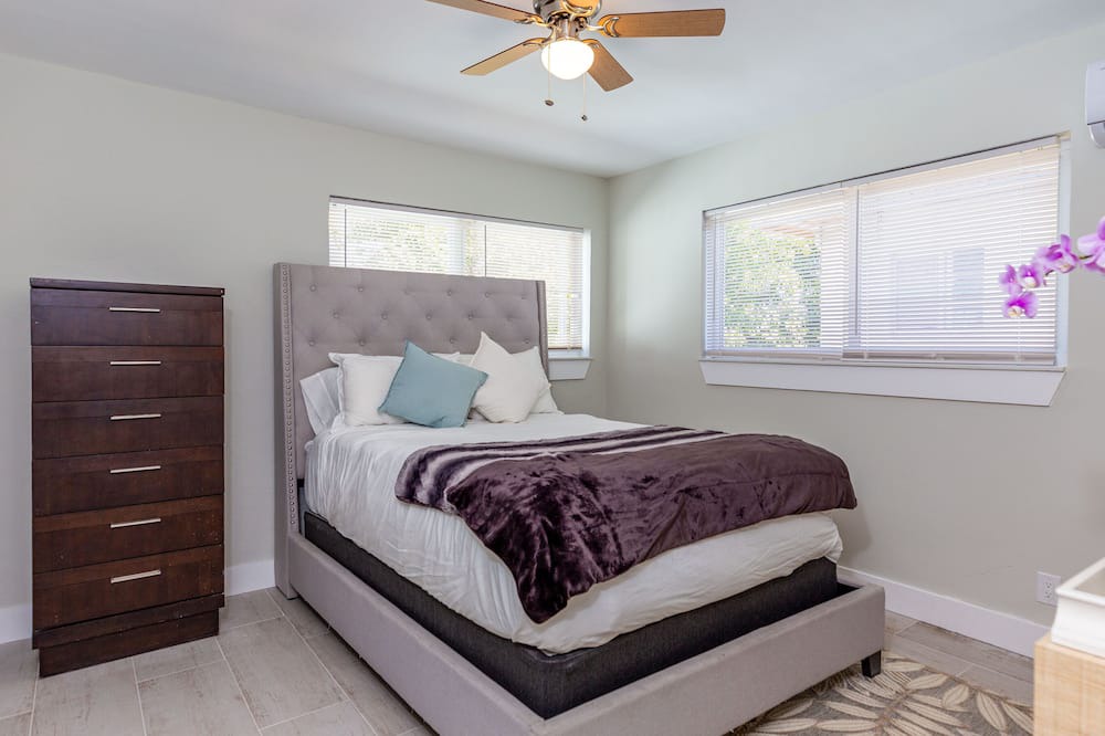 Photo of Bedroom in Surfside