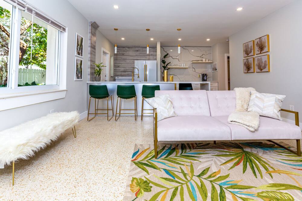 Photo of Livingroom in Surfside
