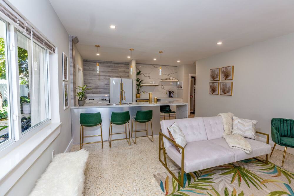 Photo of Livingroom in Surfside