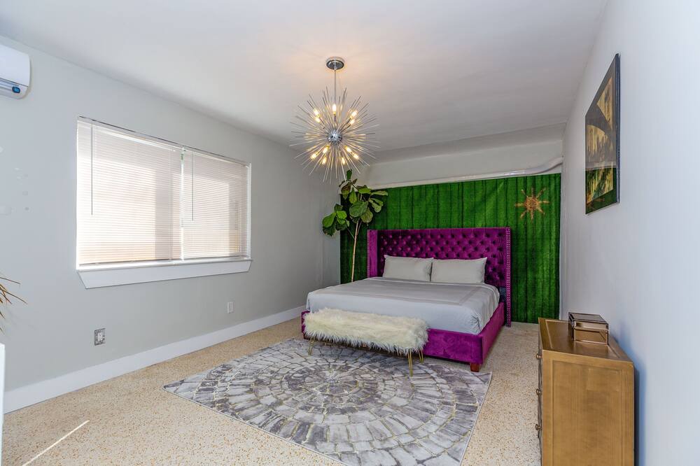 Photo of Bedroom in Surfside