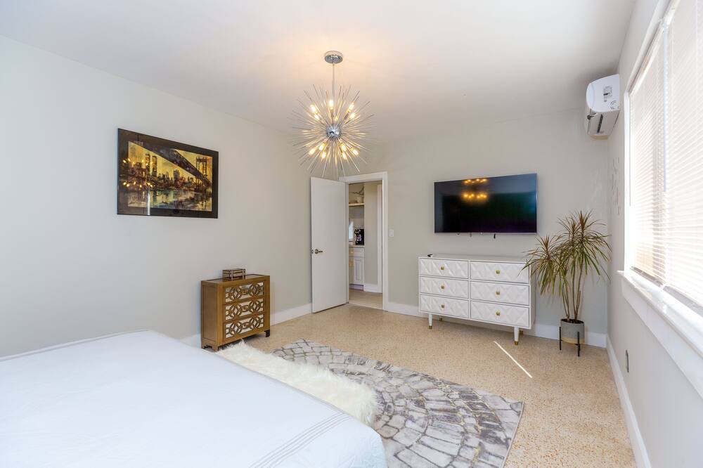 Photo of Bedroom in Surfside