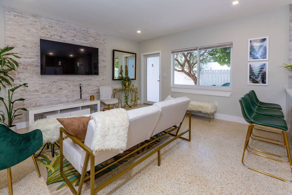 Photo of Livingroom in Surfside