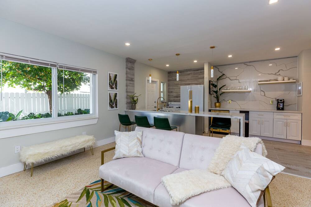 Photo of Livingroom in Surfside