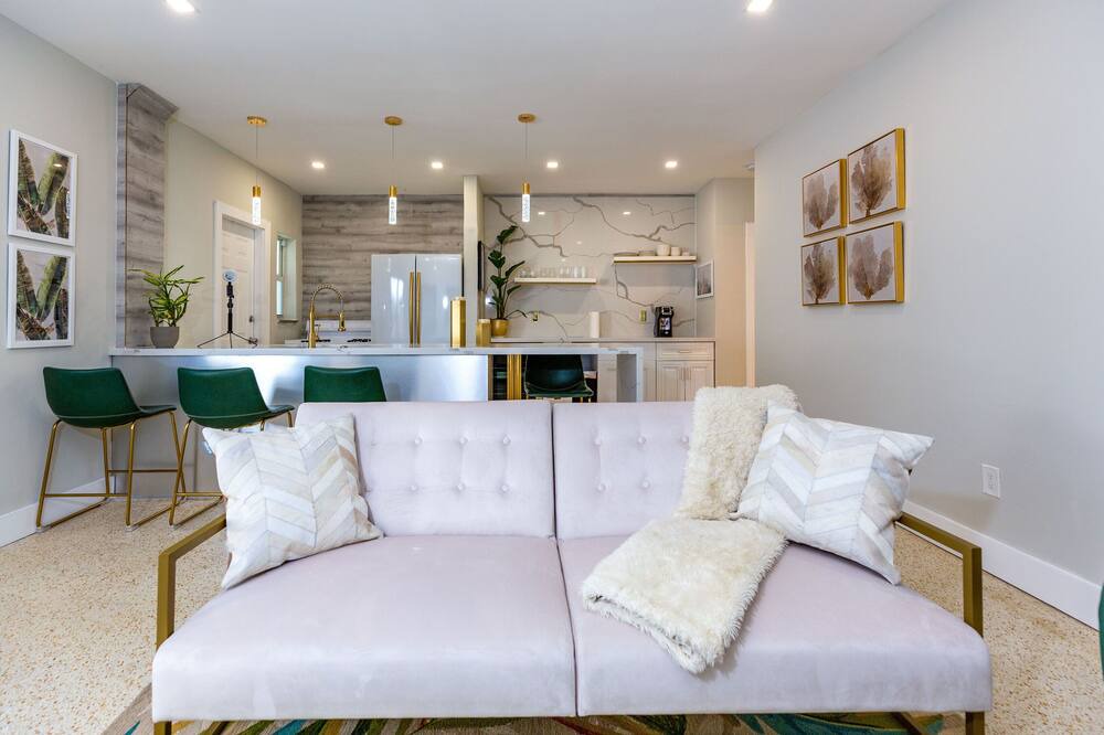 Photo of Livingroom in Surfside