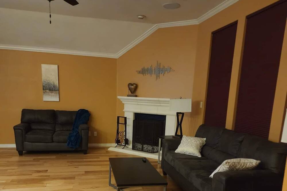 Photo of Livingroom in West Arlington