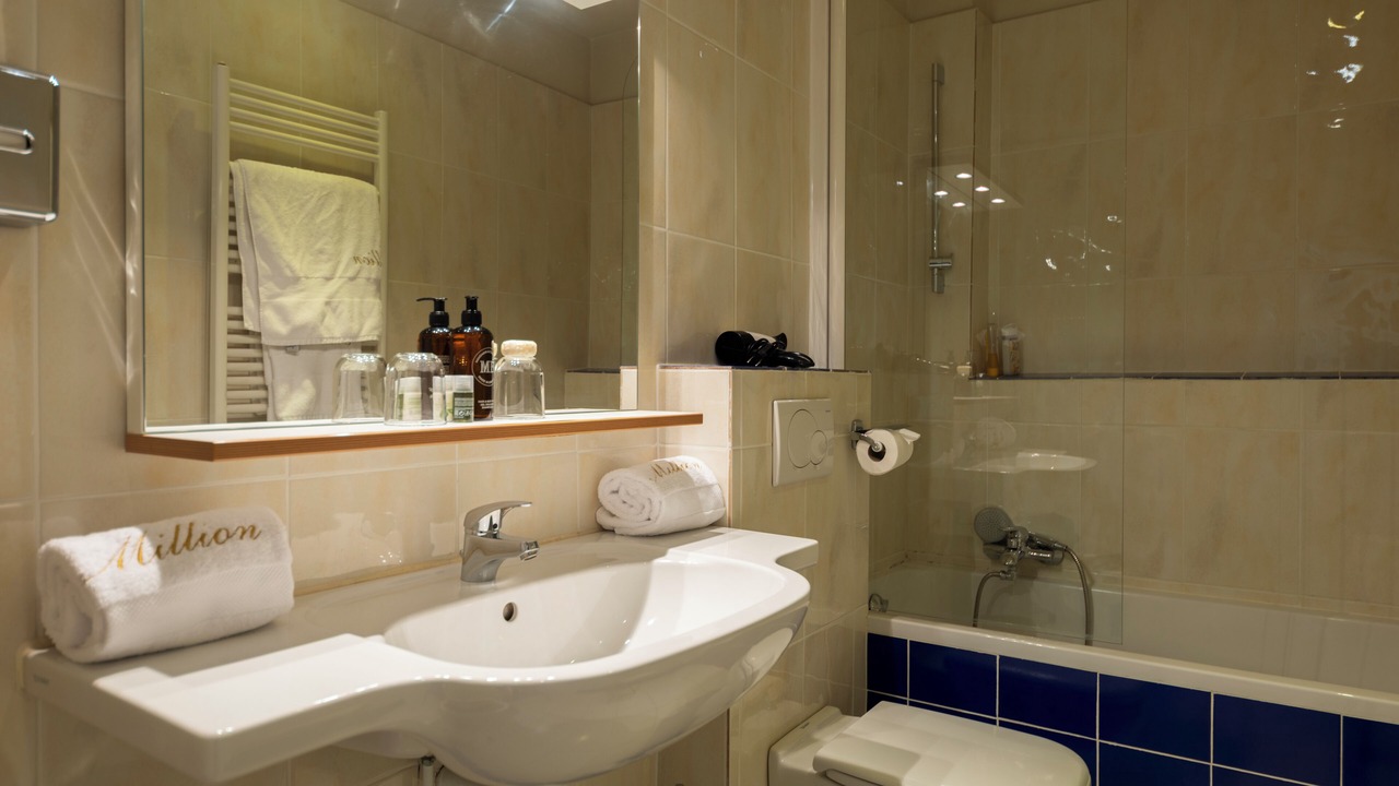 Photo of Bathroom in Albertville