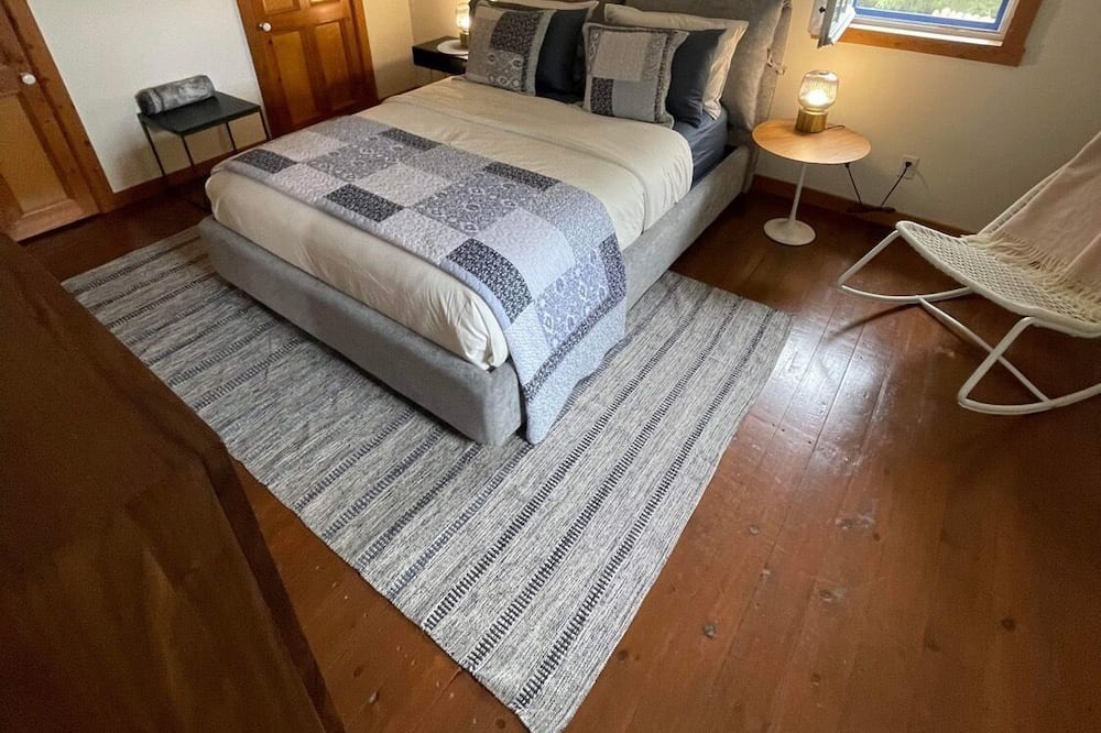 Photo of Bedroom in Saint-Jean-de-l'lle-d'Orleans