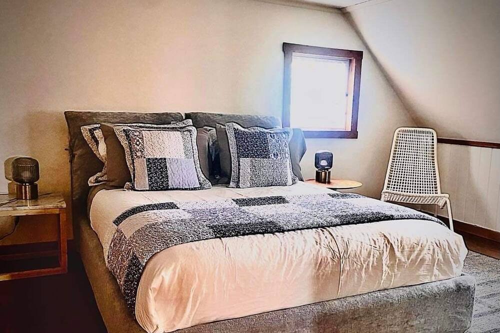 Photo of Bedroom in Saint-Jean-de-l'lle-d'Orleans