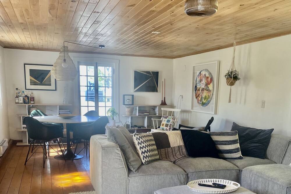 Photo of Livingroom in Saint-Jean-de-l'lle-d'Orleans
