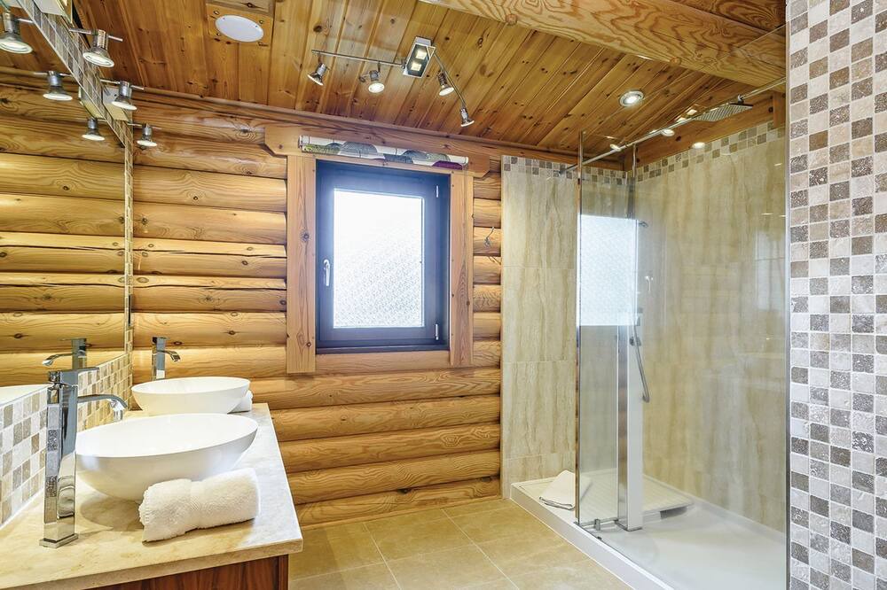 Photo of Bathroom in Weybread