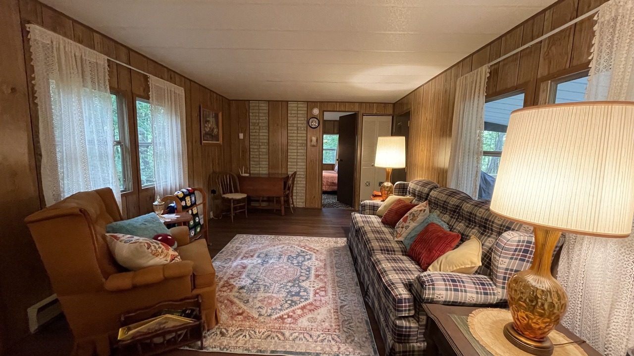 Photo of Livingroom in Hammondsport