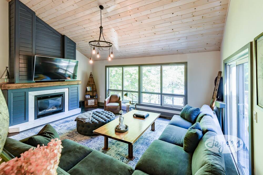 Photo of Livingroom in Gravenhurst