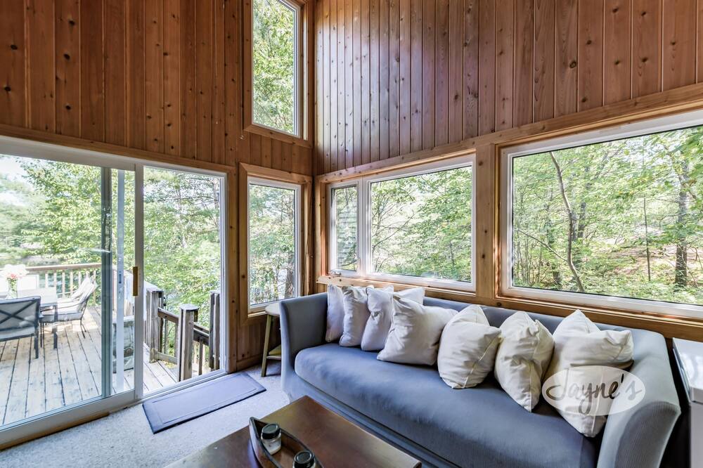 Photo of Bedroom in Gravenhurst