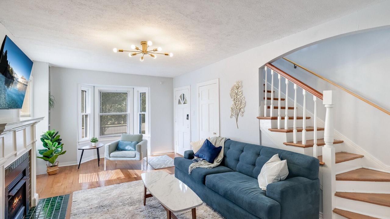 Photo of Livingroom in Mahncke Park
