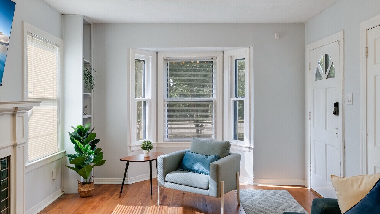 Photo of Livingroom in Mahncke Park