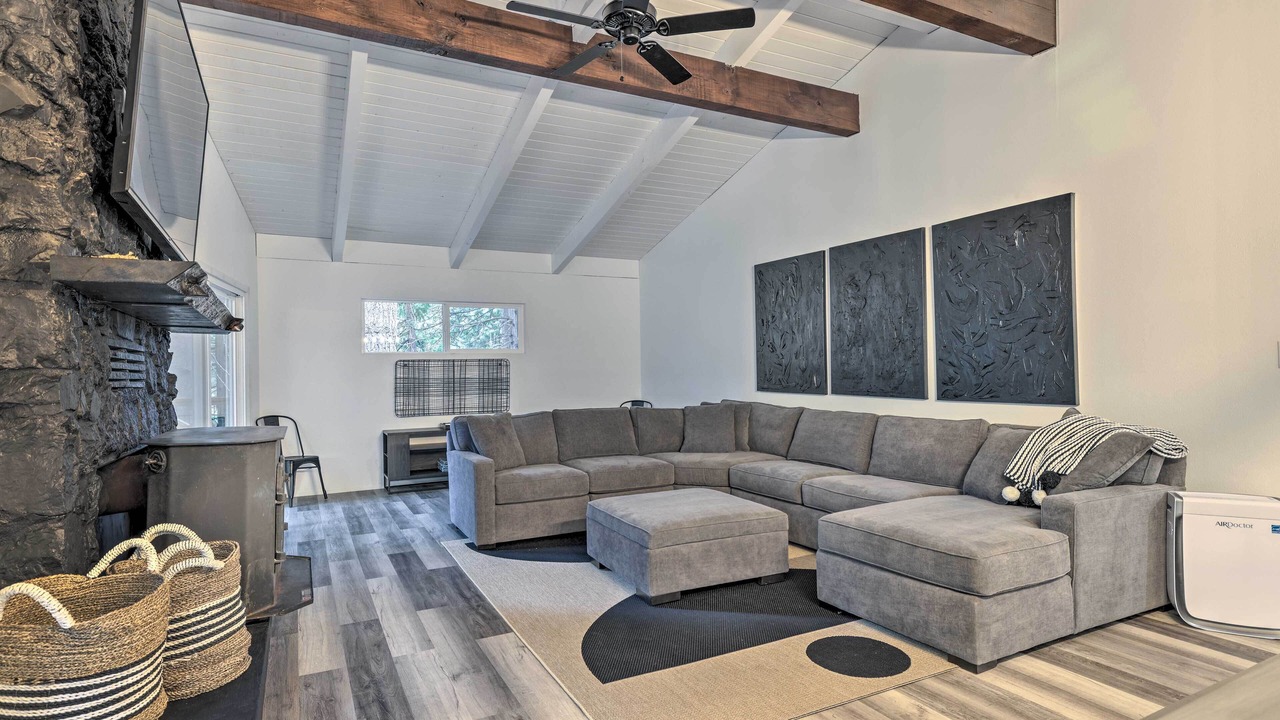 Photo of Livingroom in Strawberry