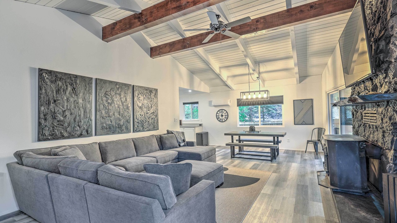 Photo of Livingroom in Strawberry