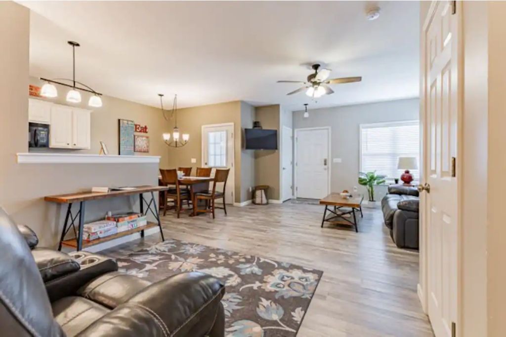 Photo of Livingroom in Champaign
