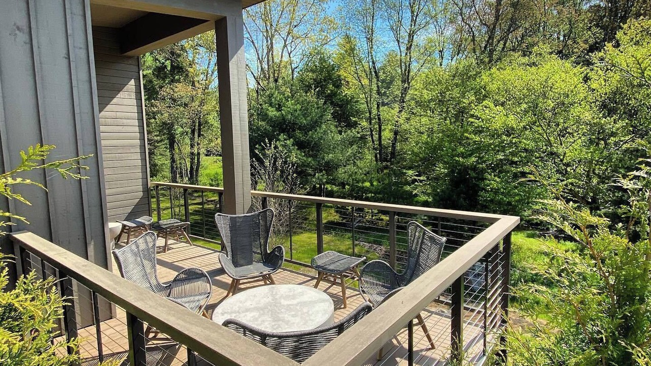 Photo of Patio Balcony in Town of Highland