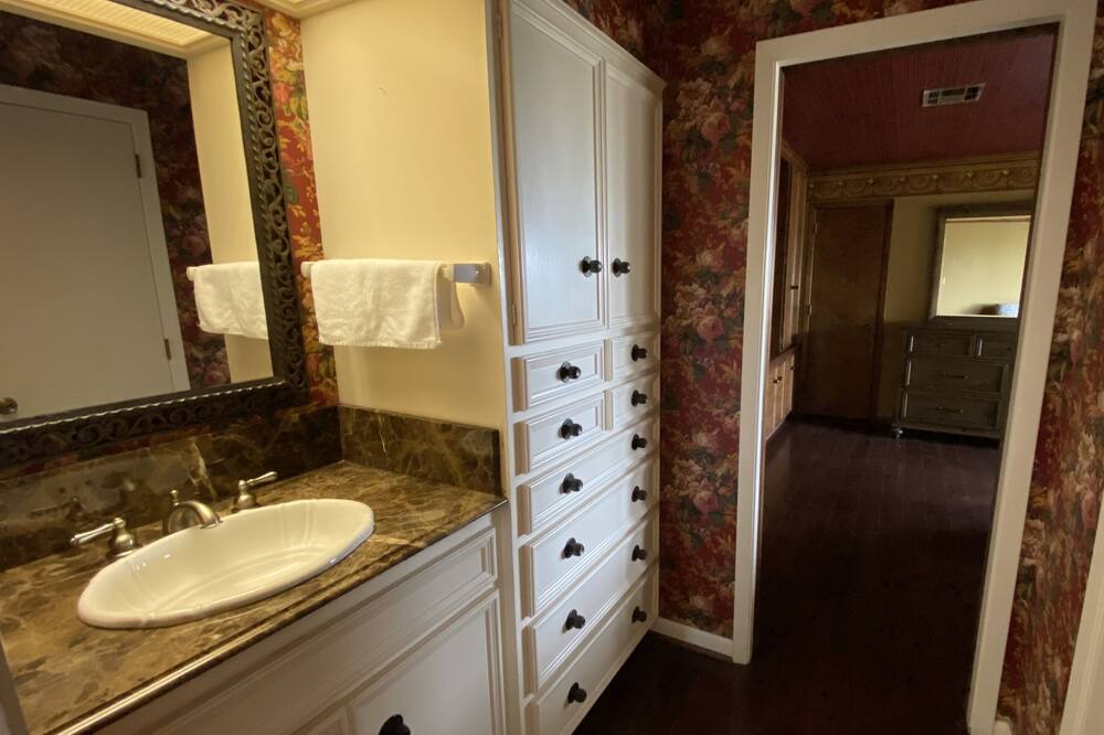 Photo of Bathroom in Robinson