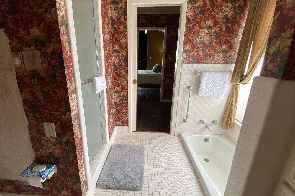 Photo of Bathroom in Robinson